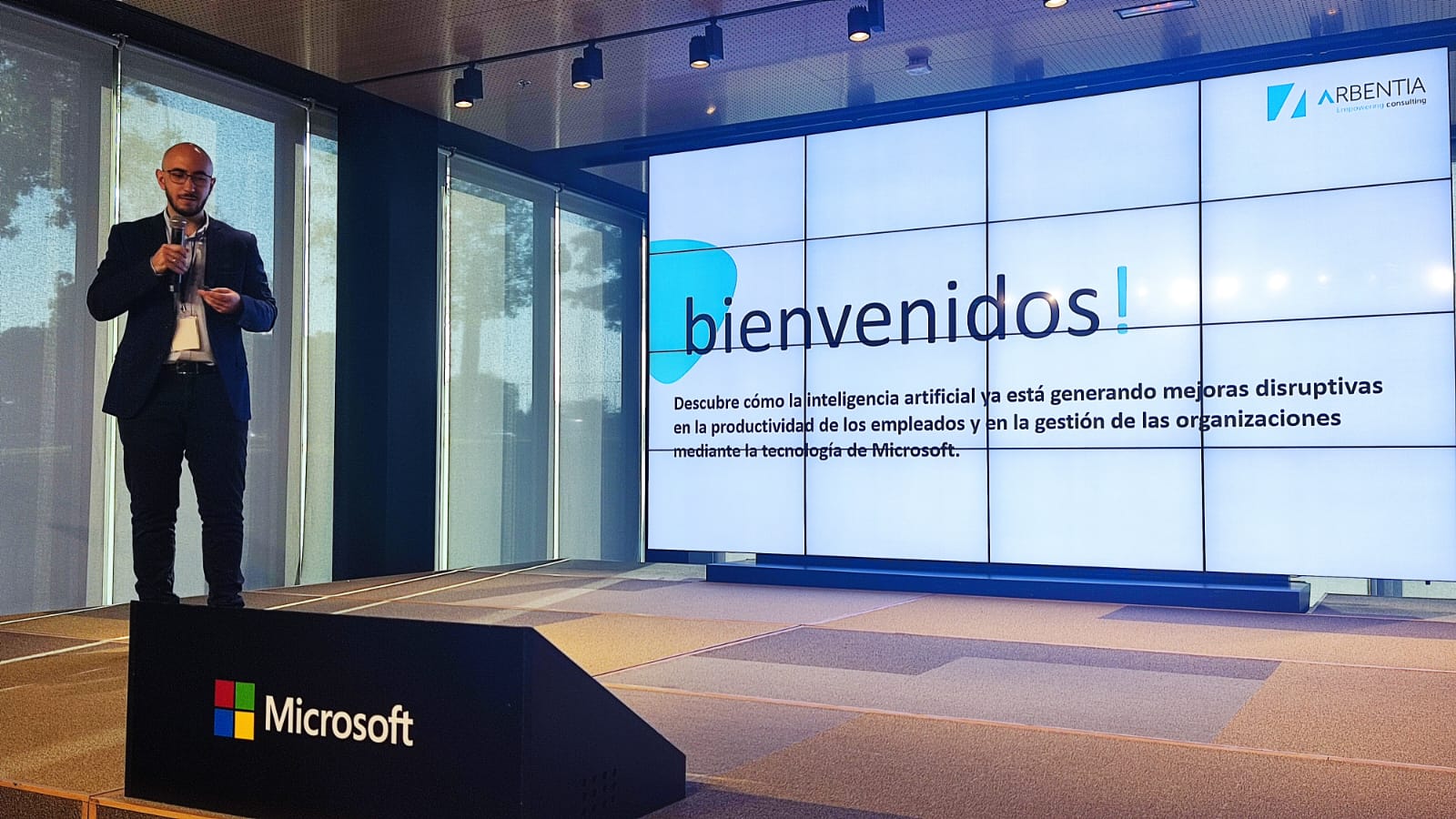 Sergio López presentando evento Microsoft